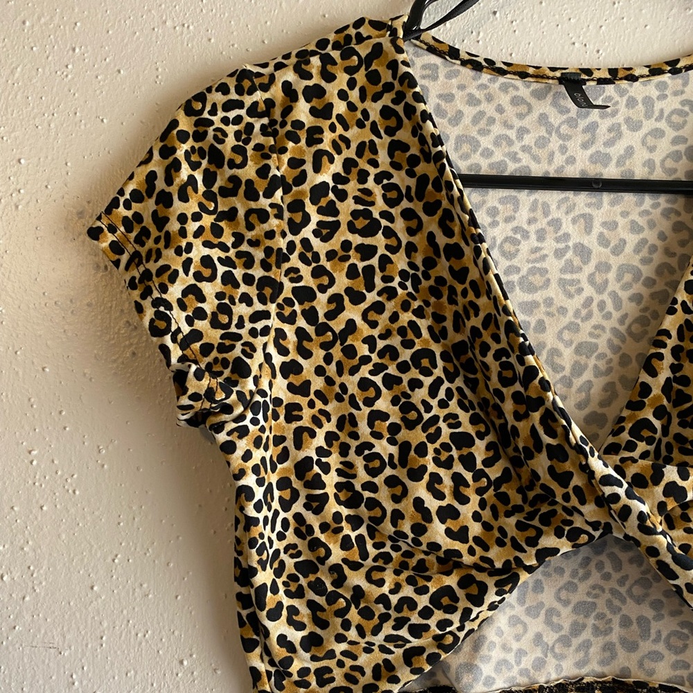 leopard twisted cropped blouse